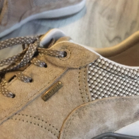 Dansko Hiking Walking Shoes Size 9 Like New - Picture 3 of 5